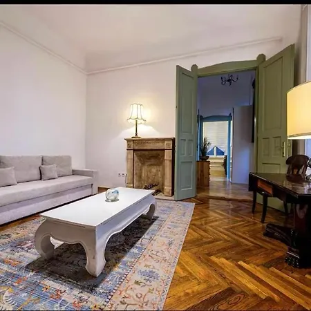 Astoria Vintage Apartment